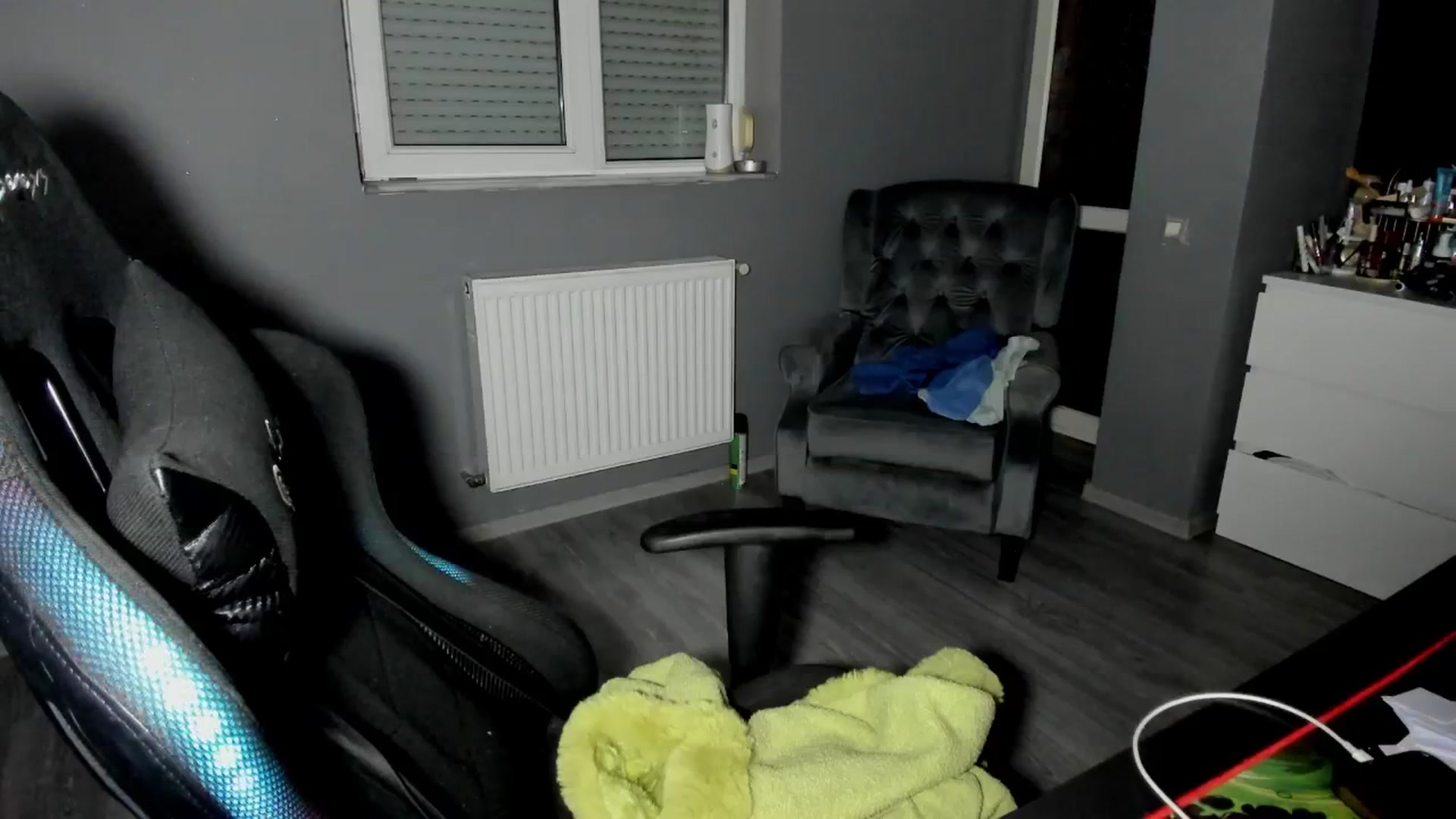 Gallery image thumbnail from BlueeeS's myfreecams stream on, 10/17/2025, 04:11 image 14 of 20