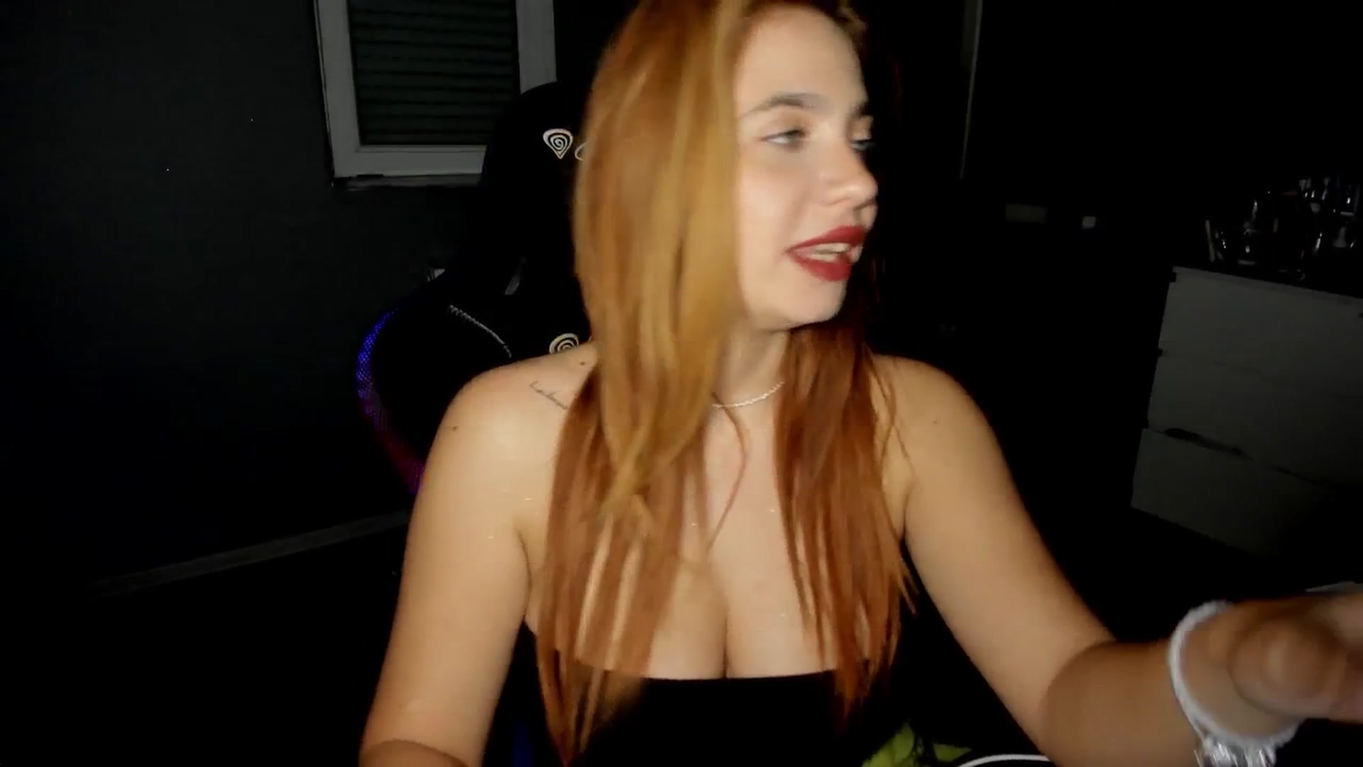 Gallery image thumbnail from BlueeeS's myfreecams stream on, 10/17/2025, 04:11 image 4 of 20