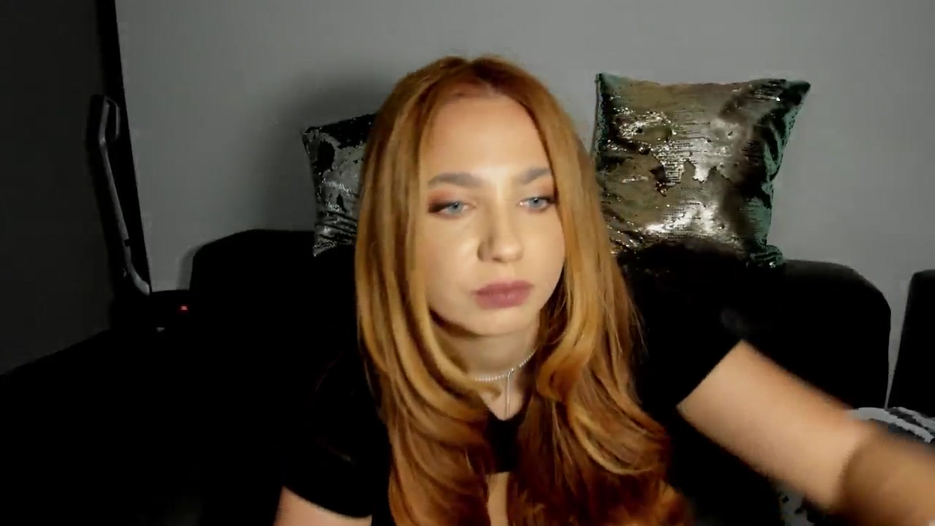 Gallery image thumbnail from BlueeeS's myfreecams stream on, 11/17/2025, 23:28 image 4 of 20