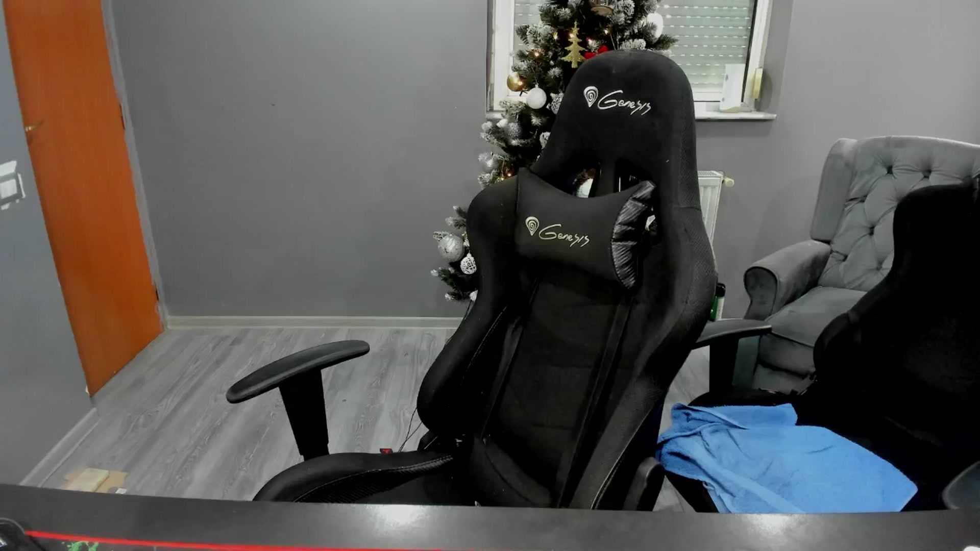 Gallery image thumbnail from BlueeeS's myfreecams stream on, 12/19/2025, 07:01 image 10 of 20