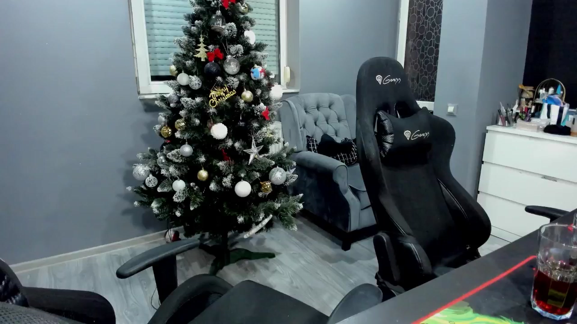 Gallery image thumbnail from BlueeeS's myfreecams stream on, 01/12/2026, 21:08 image 18 of 20