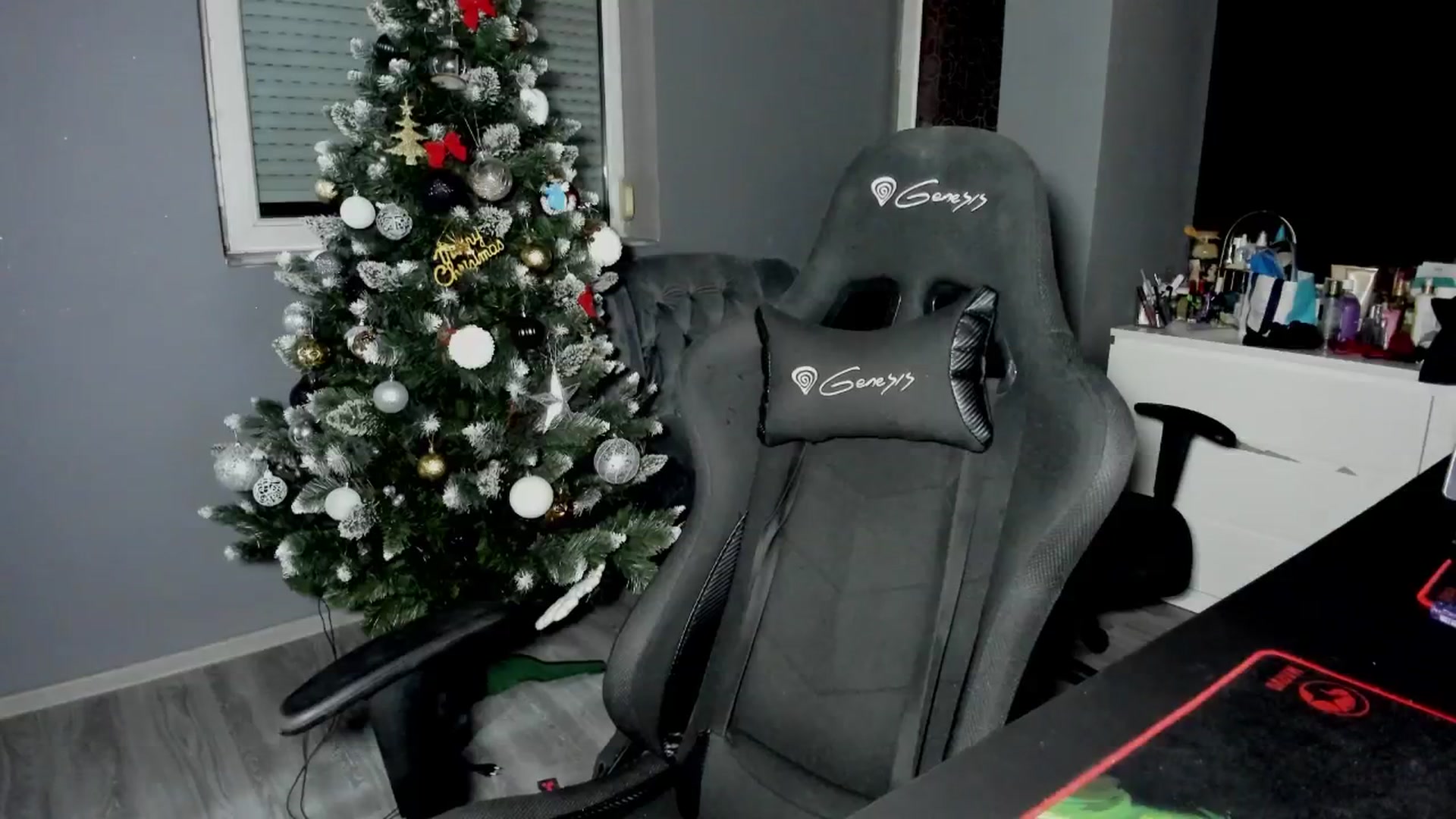 Gallery image thumbnail from BlueeeS's myfreecams stream on, 01/16/2026, 19:05 image 9 of 20