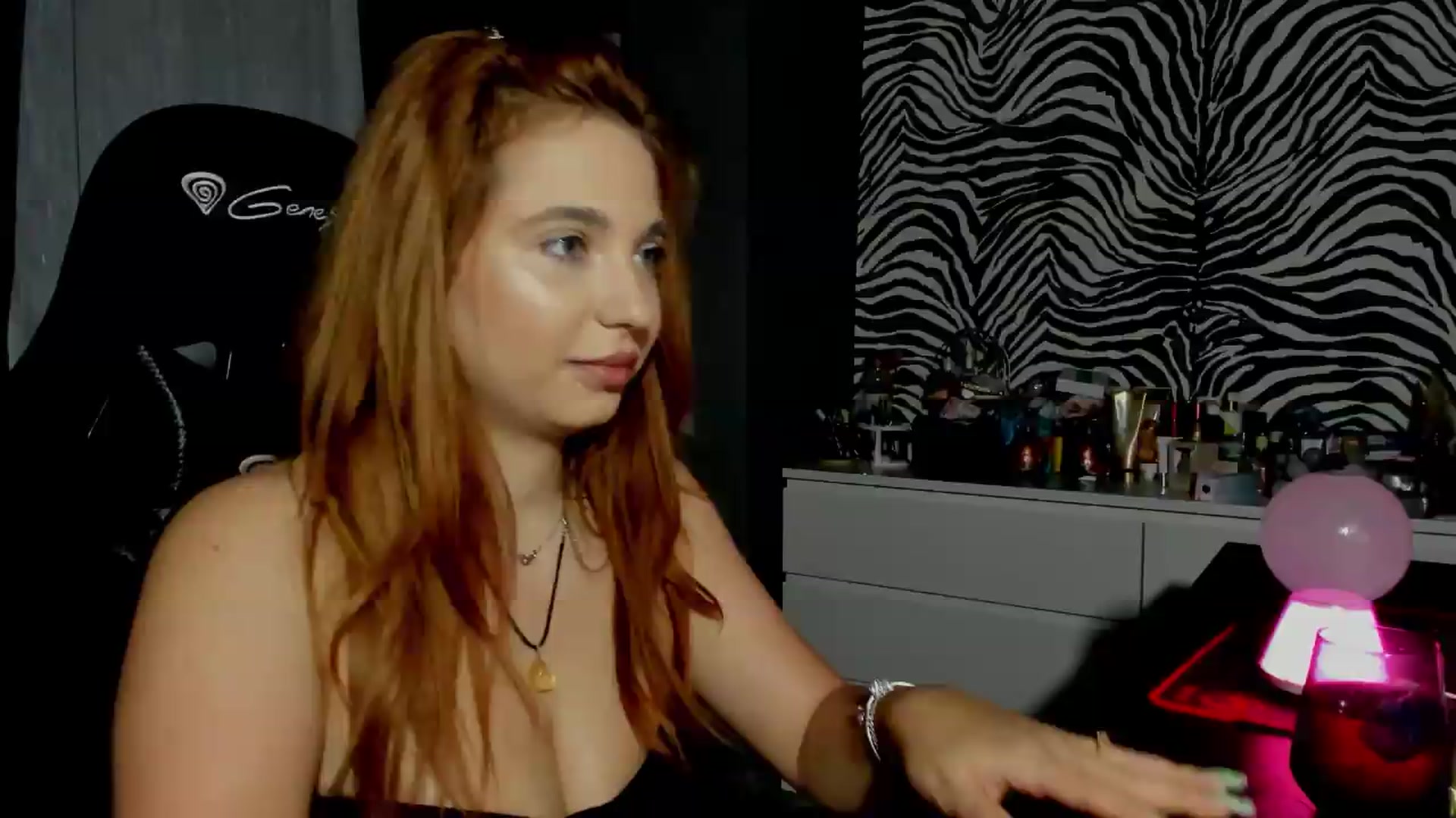 Gallery image thumbnail from BlueeeS's myfreecams stream on, 08/19/2026, 23:32 image 1 of 20