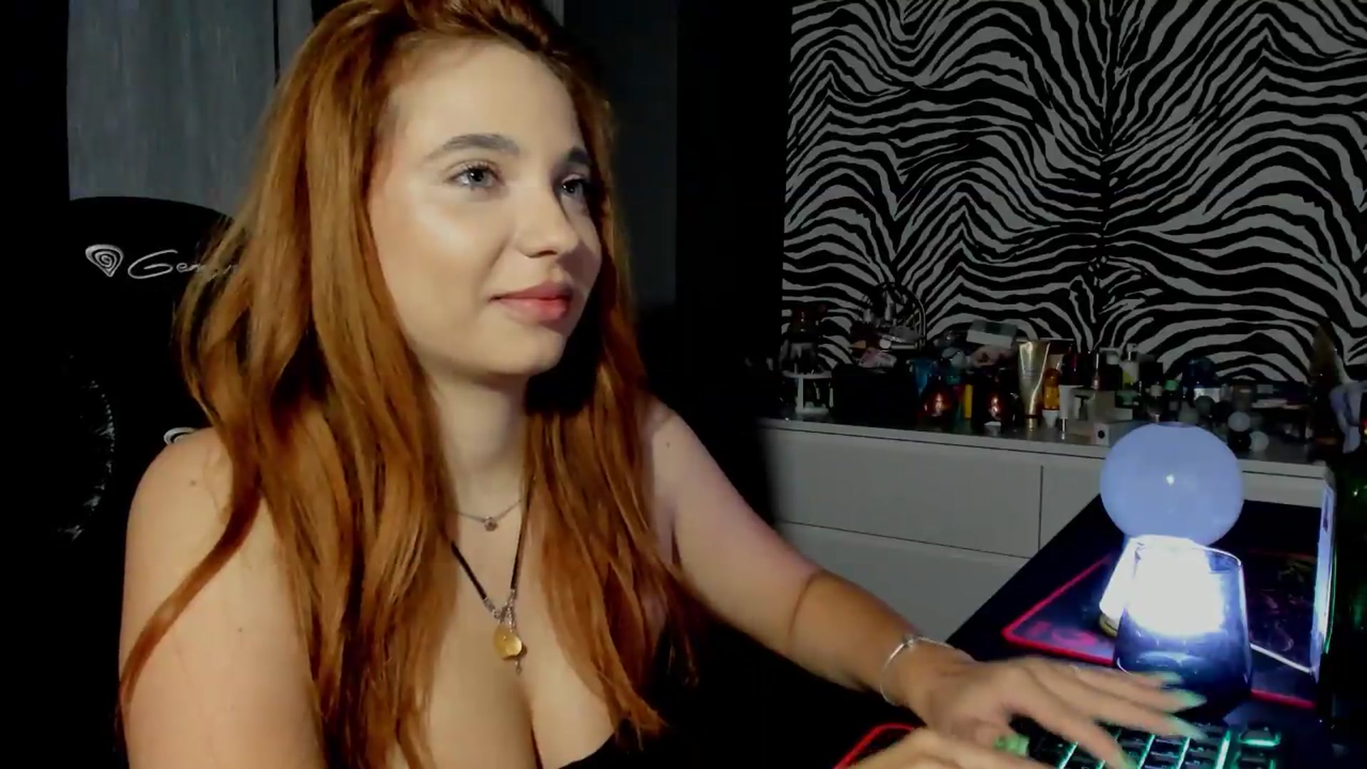 Gallery image thumbnail from BlueeeS's myfreecams stream on, 08/20/2026, 01:08 image 17 of 20