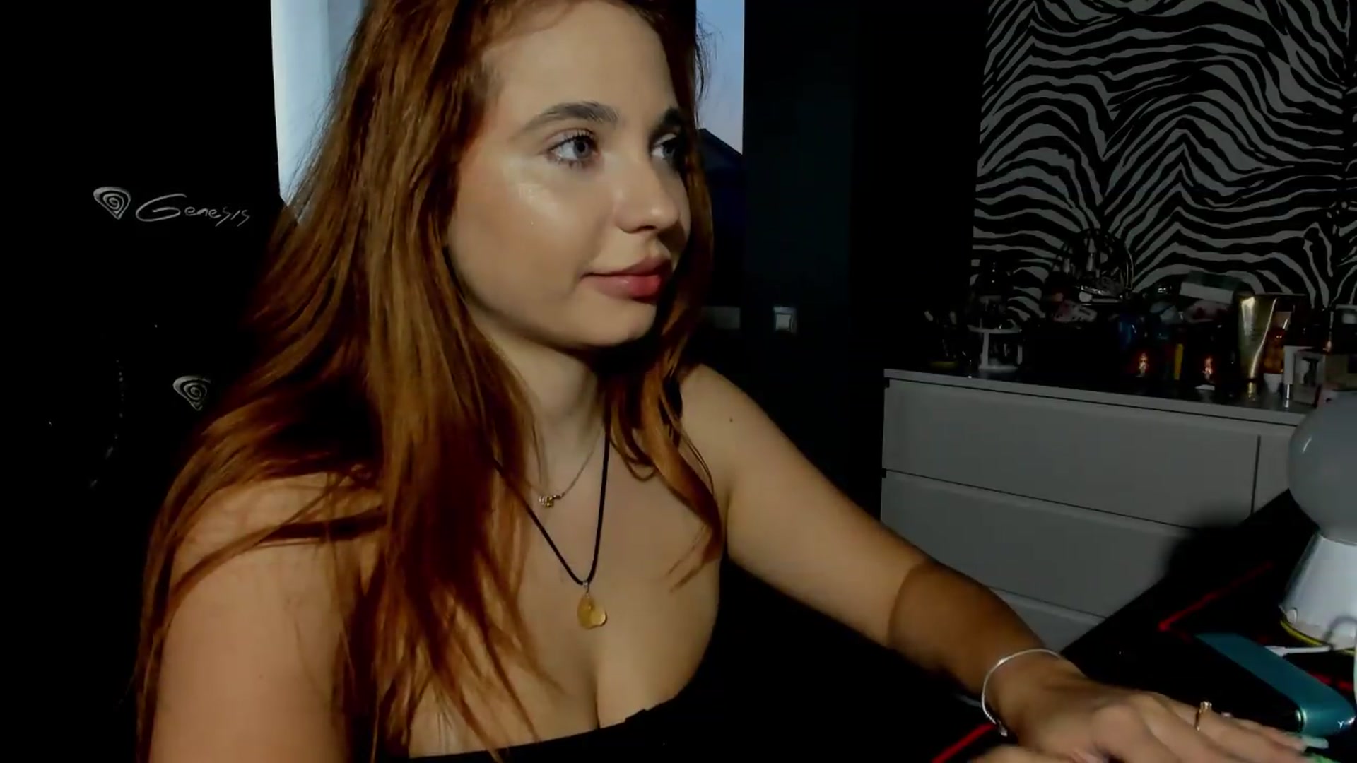 Gallery image thumbnail from BlueeeS's myfreecams stream on, 08/20/2026, 04:15 image 16 of 20