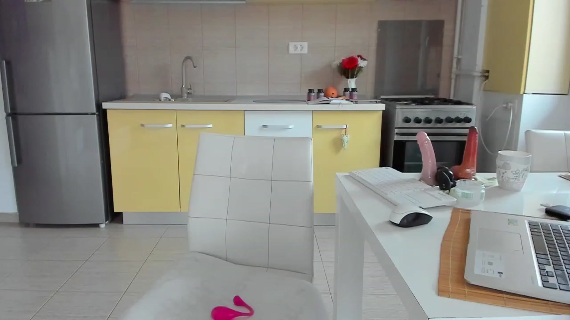 Gallery image thumbnail from BlueyesC's myfreecams stream on, 11/16/2022, 09:21 image 20 of 20