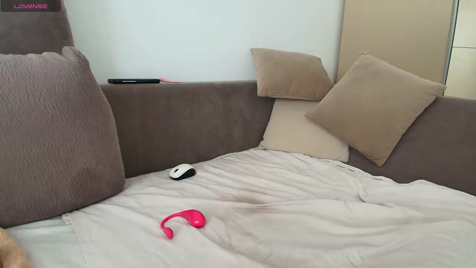 Gallery image thumbnail from BlueyesC's myfreecams stream on, 05/07/2026, 15:43 image 6 of 20