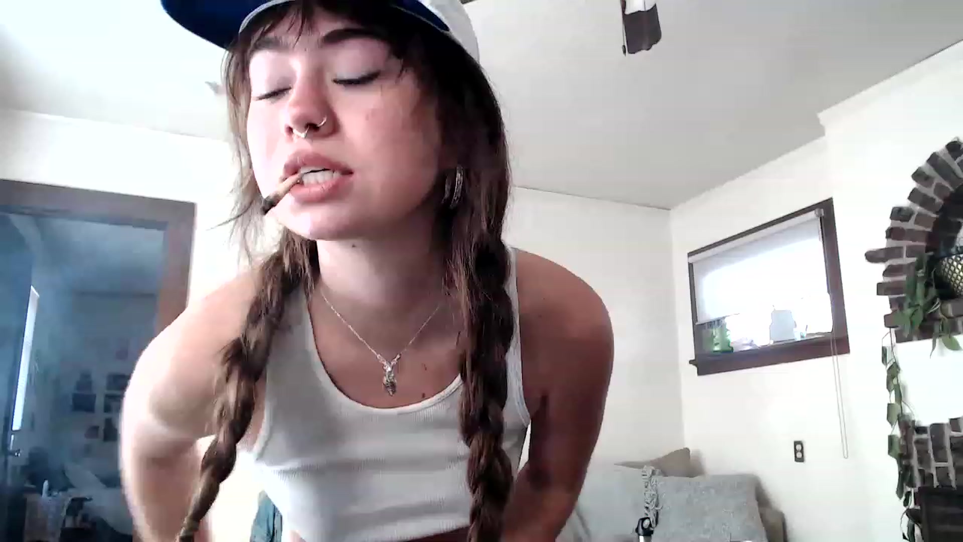 Gallery image thumbnail from Bluntgirl's myfreecams stream on, 11/19/2022, 20:30 image 9 of 20