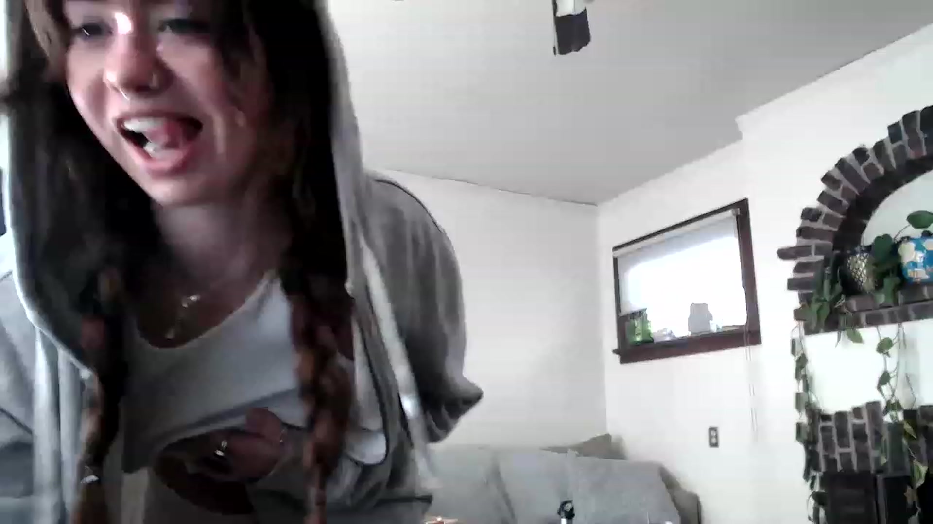 Gallery image thumbnail from Bluntgirl's myfreecams stream on, 11/19/2022, 20:30 image 19 of 20