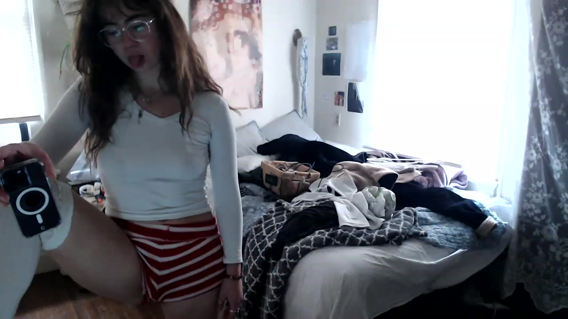 Gallery image thumbnail from Bluntgirl's myfreecams stream on, 01/23/2023, 24:05 image 14 of 20