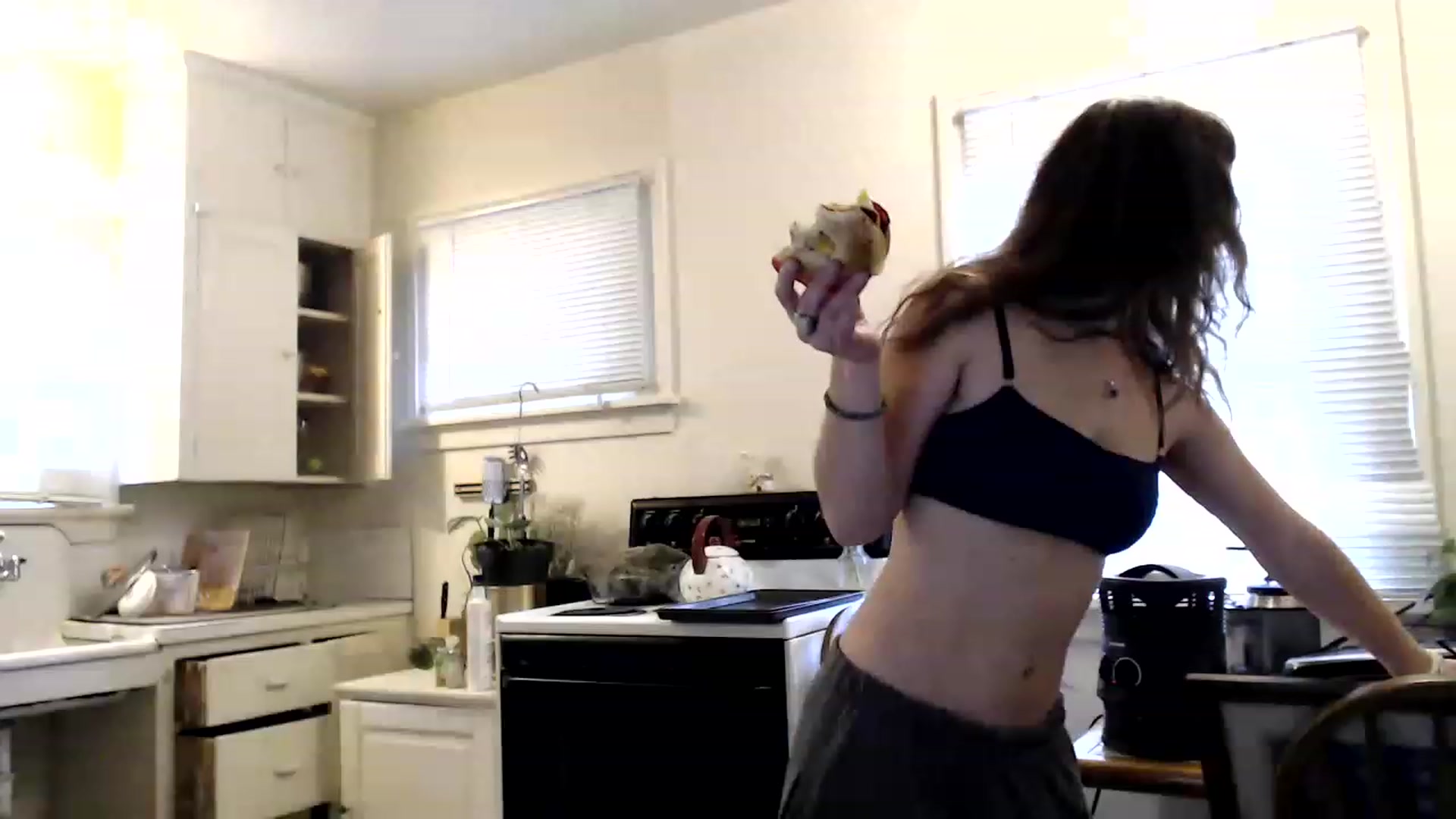 Gallery image thumbnail from Bluntgirl's myfreecams stream on, 02/07/2023, 19:52 image 1 of 20