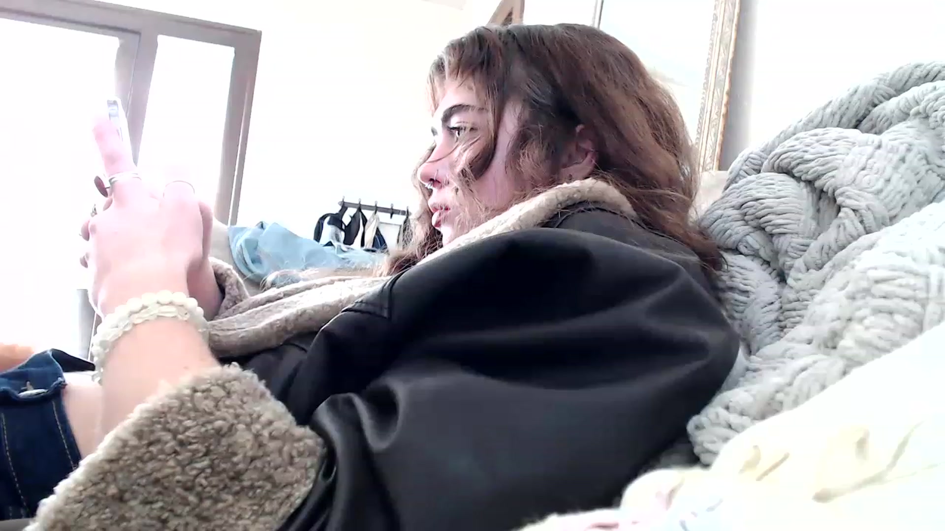 Gallery image thumbnail from Bluntgirl's myfreecams stream on, 02/14/2023, 22:24 image 15 of 20