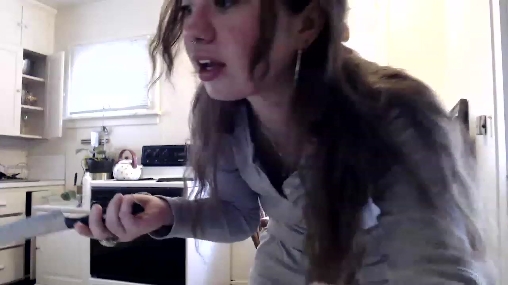 Gallery image thumbnail from Bluntgirl's myfreecams stream on, 02/15/2023, 21:06 image 3 of 20
