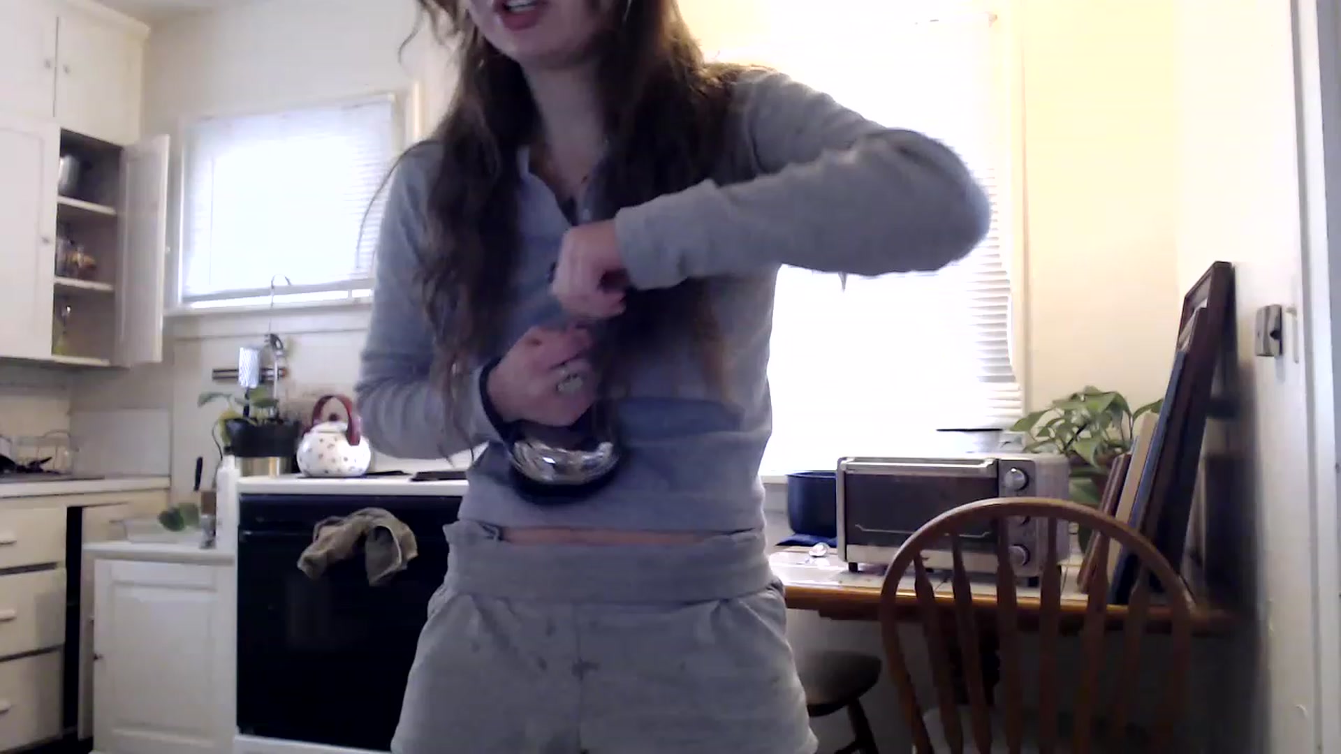 Gallery image thumbnail from Bluntgirl's myfreecams stream on, 02/15/2023, 21:06 image 4 of 20