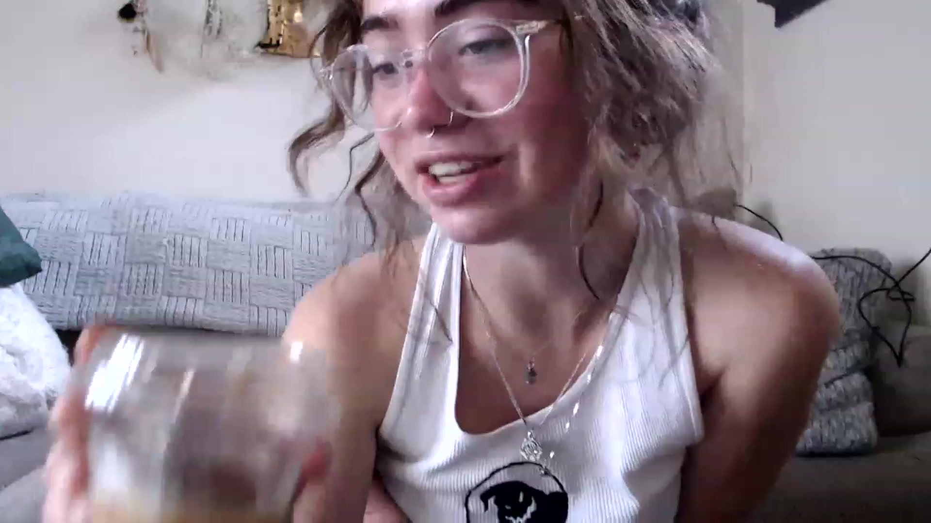 Gallery image thumbnail from Bluntgirl's myfreecams stream on, 03/24/2023, 19:12 image 9 of 20