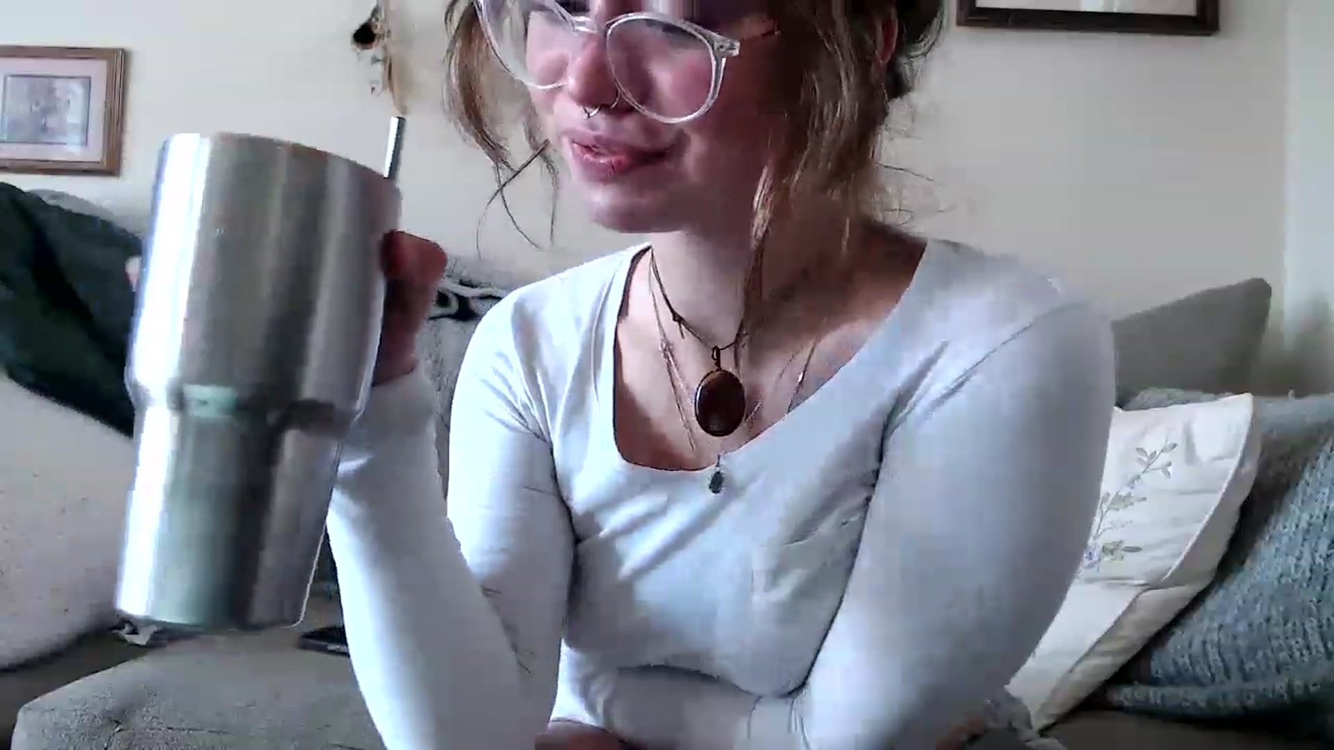 Gallery image thumbnail from Bluntgirl's myfreecams stream on, 03/29/2023, 21:33 image 20 of 20