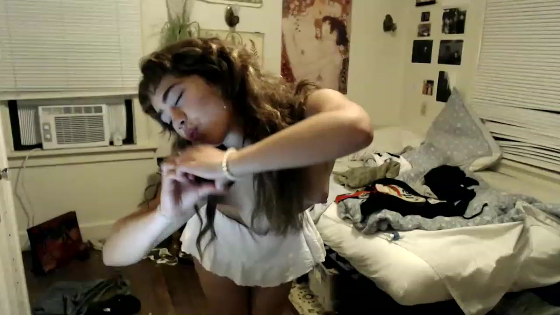 Gallery image thumbnail from Bluntgirl's myfreecams stream on, 06/09/2023, 07:30 image 7 of 20