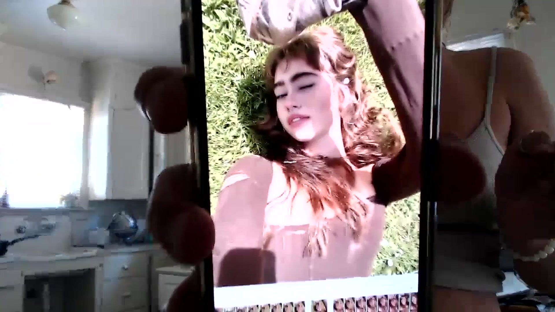 Gallery image thumbnail from Bluntgirl's myfreecams stream on, 06/12/2023, 20:22 image 16 of 20