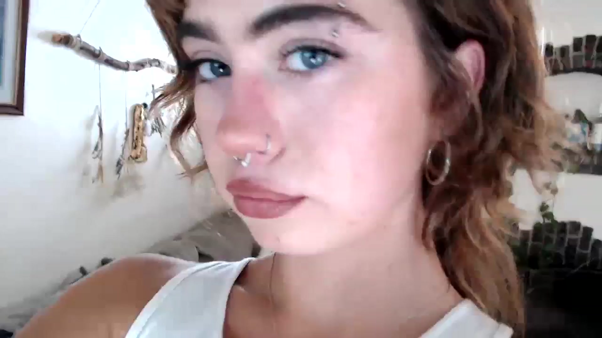 Gallery image thumbnail from Bluntgirl's myfreecams stream on, 07/28/2023, 23:33 image 19 of 20