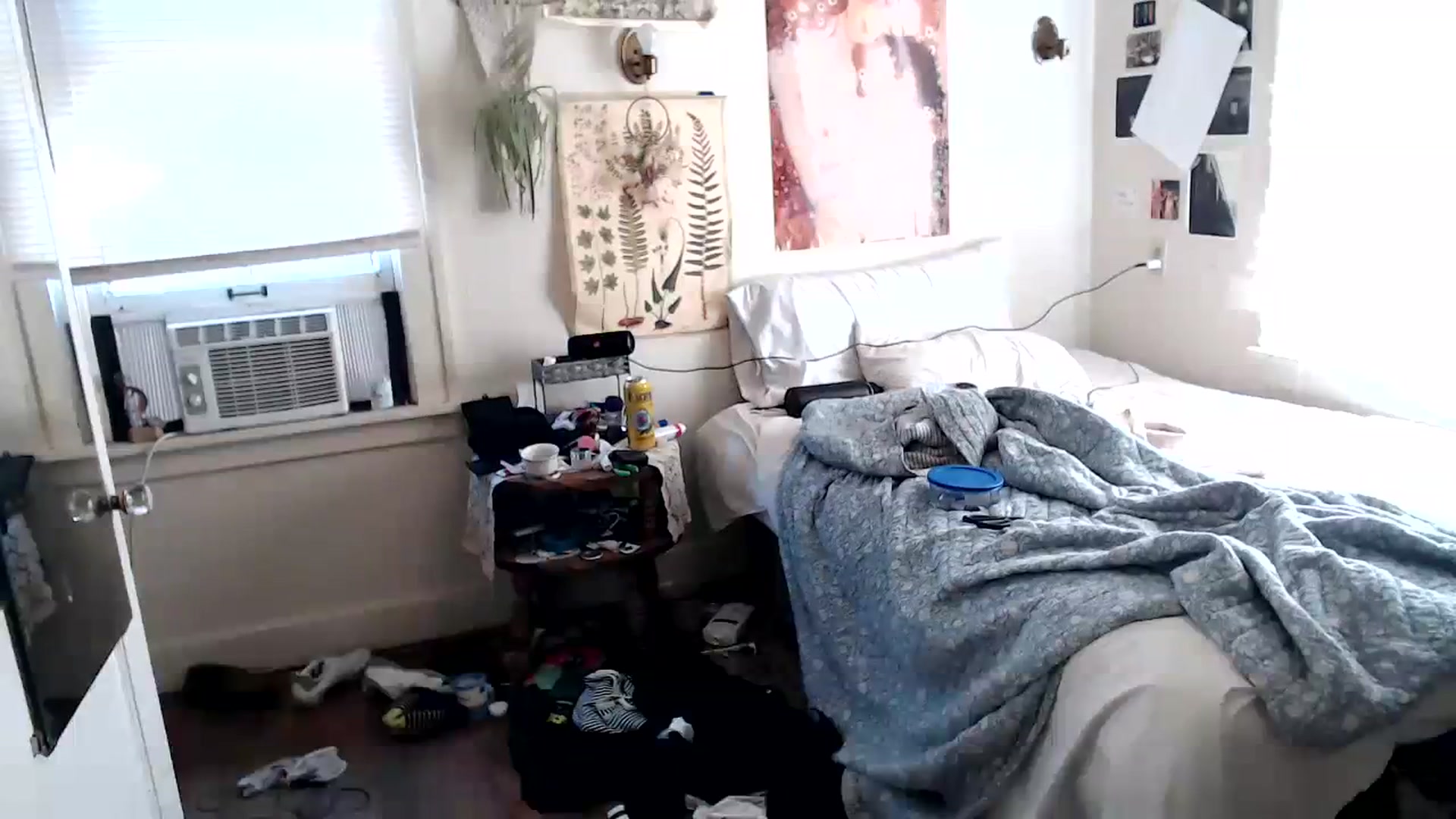Gallery image thumbnail from Bluntgirl's myfreecams stream on, 07/28/2023, 23:33 image 8 of 20