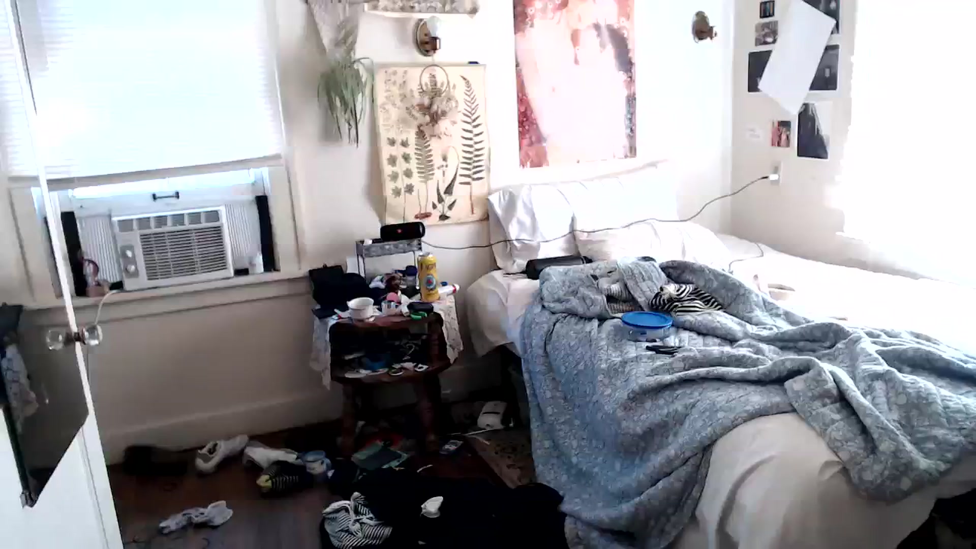 Gallery image thumbnail from Bluntgirl's myfreecams stream on, 07/28/2023, 23:33 image 10 of 20