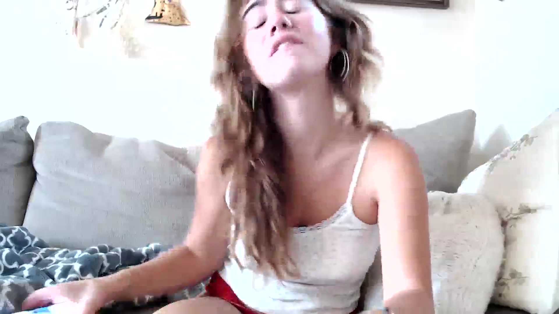 Gallery image thumbnail from Bluntgirl's myfreecams stream on, 08/20/2023, 21:01 image 18 of 20