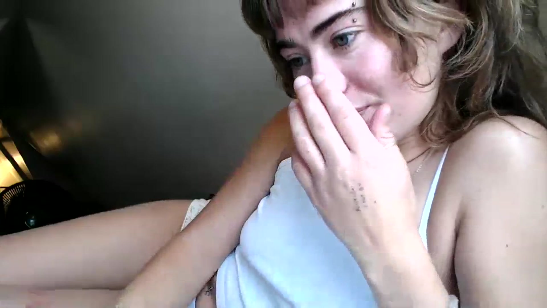 Gallery image thumbnail from Bluntgirl's myfreecams stream on, 08/26/2023, 18:49 image 18 of 20