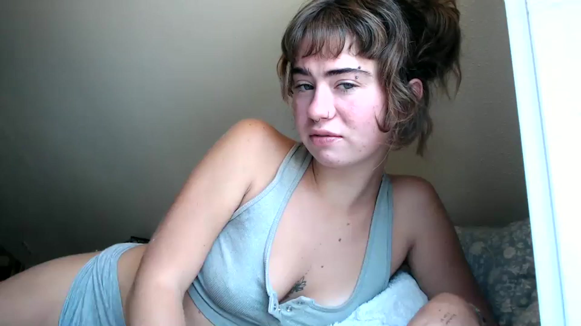 Gallery image thumbnail from Bluntgirl's myfreecams stream on, 08/26/2023, 18:49 image 6 of 20