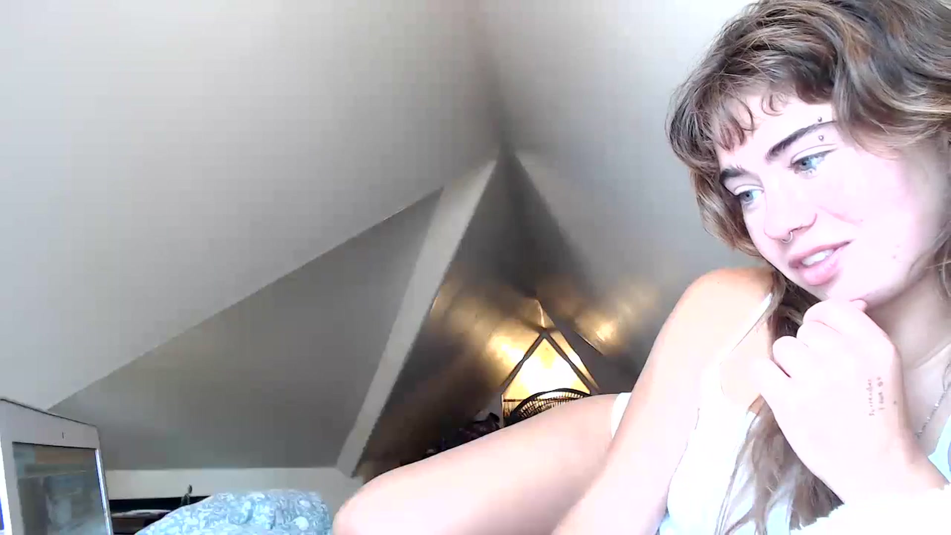 Gallery image thumbnail from Bluntgirl's myfreecams stream on, 08/26/2023, 18:49 image 15 of 20