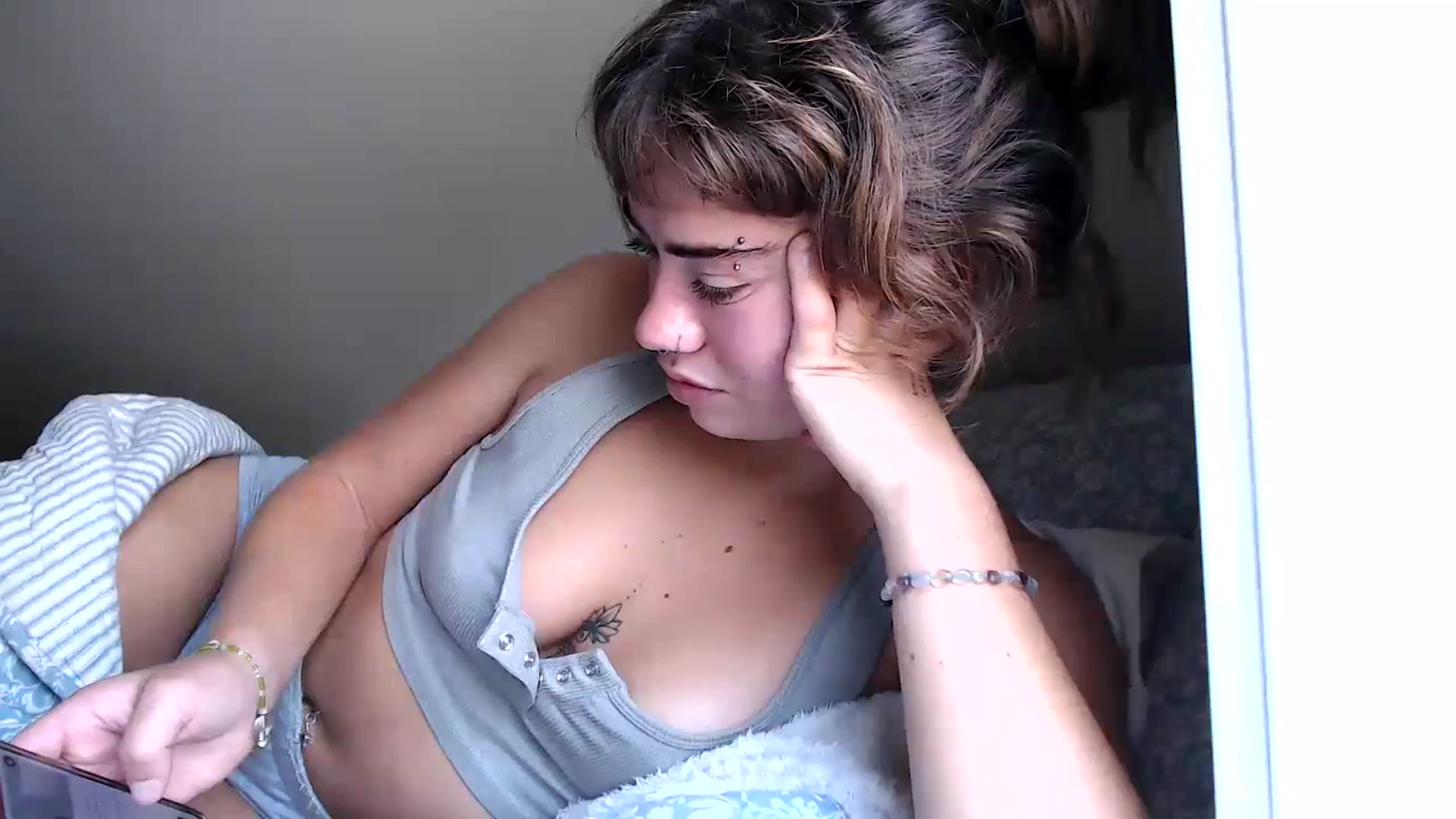 Gallery image thumbnail from Bluntgirl's myfreecams stream on, 08/26/2023, 18:49 image 2 of 20