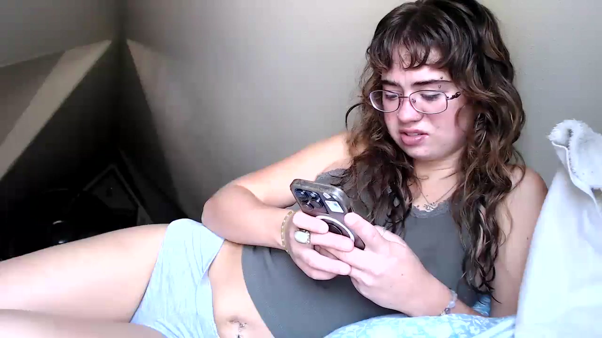 Gallery image thumbnail from Bluntgirl's myfreecams stream on, 09/16/2023, 20:29 image 2 of 20