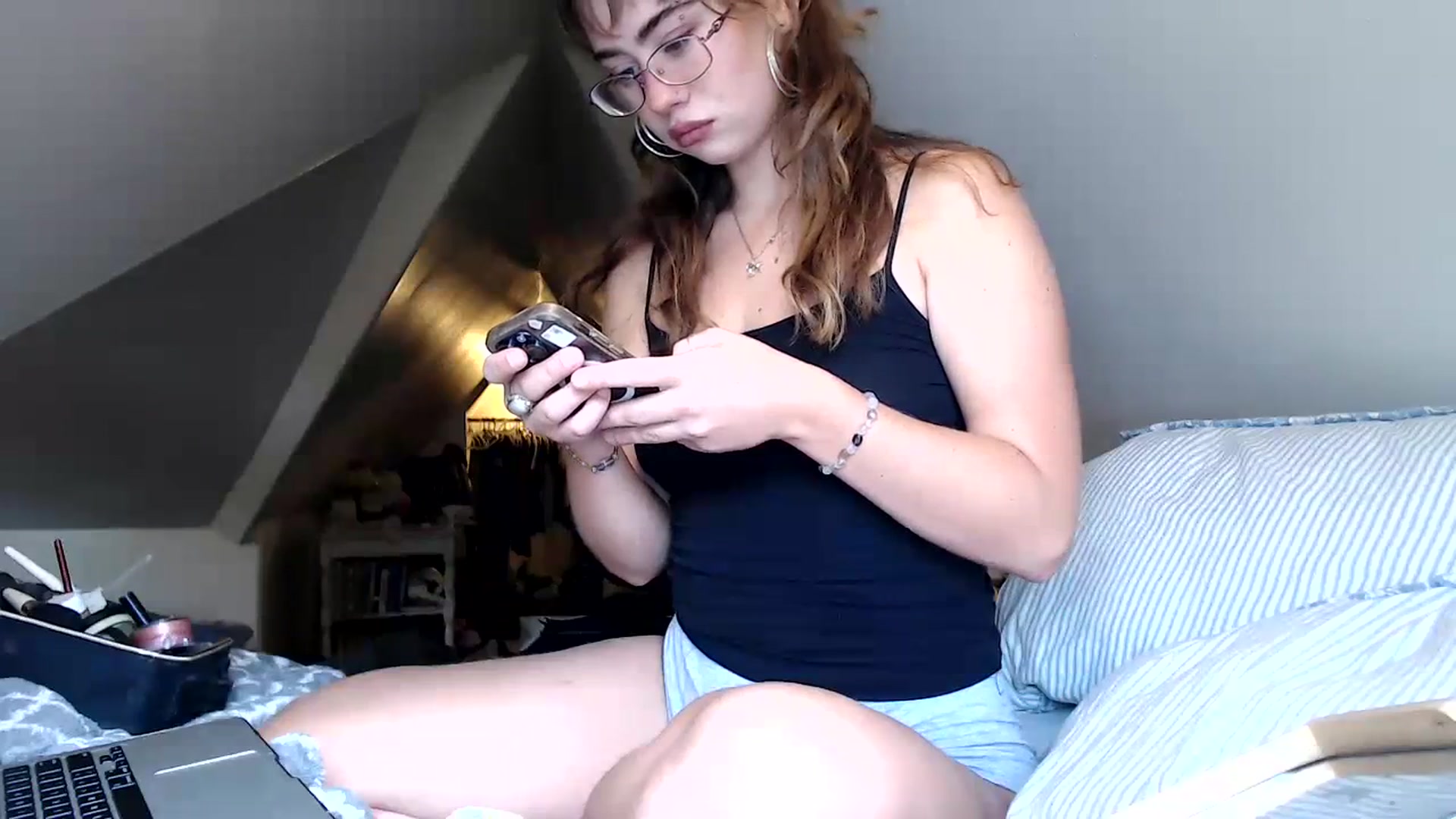 Gallery image thumbnail from Bluntgirl's myfreecams stream on, 09/20/2023, 21:37 image 14 of 20