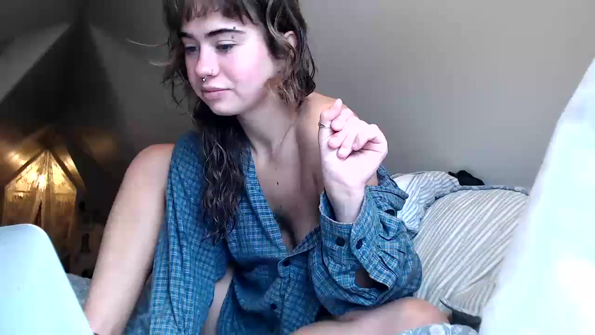 Gallery image thumbnail from Bluntgirl's myfreecams stream on, 09/26/2023, 17:45 image 8 of 20