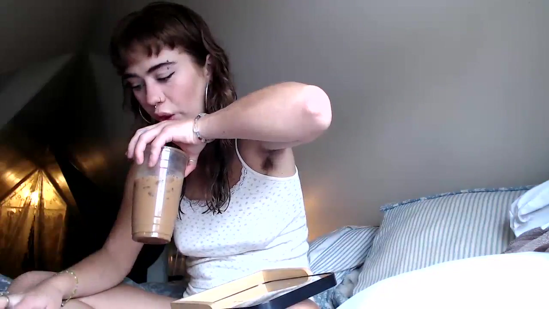 Gallery image thumbnail from Bluntgirl's myfreecams stream on, 09/28/2023, 18:38 image 15 of 20