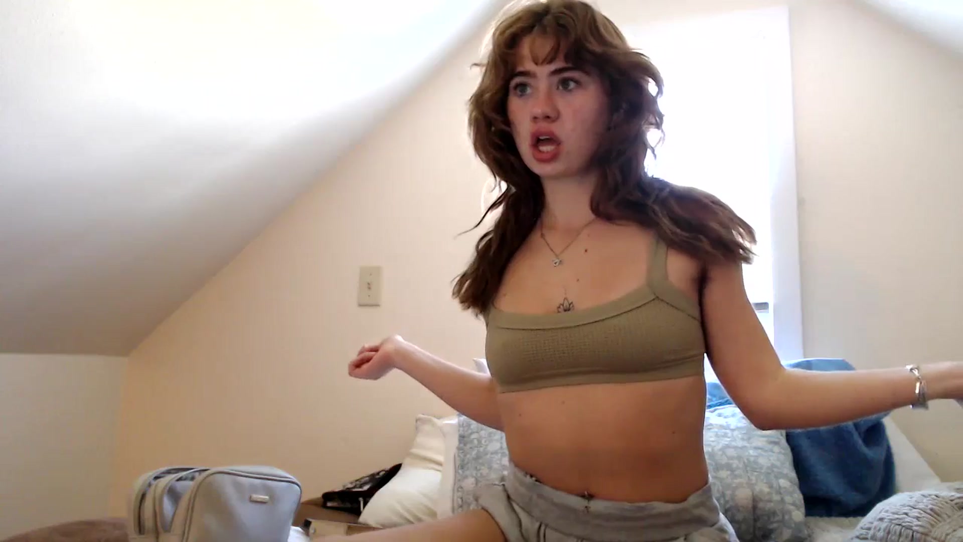 Gallery image thumbnail from Bluntgirl's myfreecams stream on, 10/25/2023, 19:00 image 12 of 20