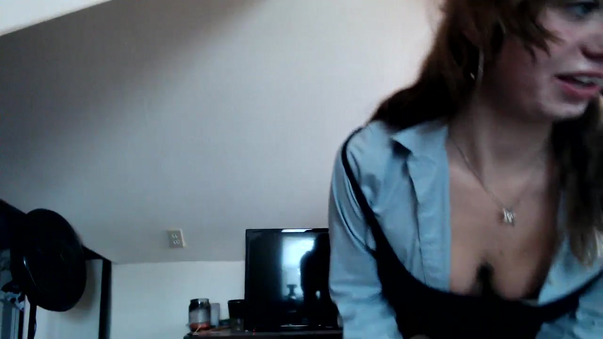 Gallery image thumbnail from Bluntgirl's myfreecams stream on, 10/27/2023, 19:24 image 11 of 20