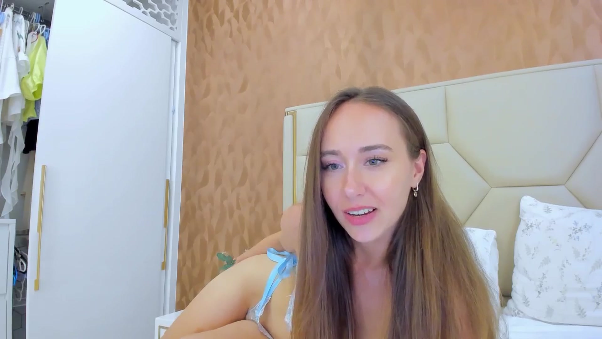 Gallery image thumbnail from BlushyAnna's myfreecams stream on, 09/19/2025, 15:21 image 15 of 20