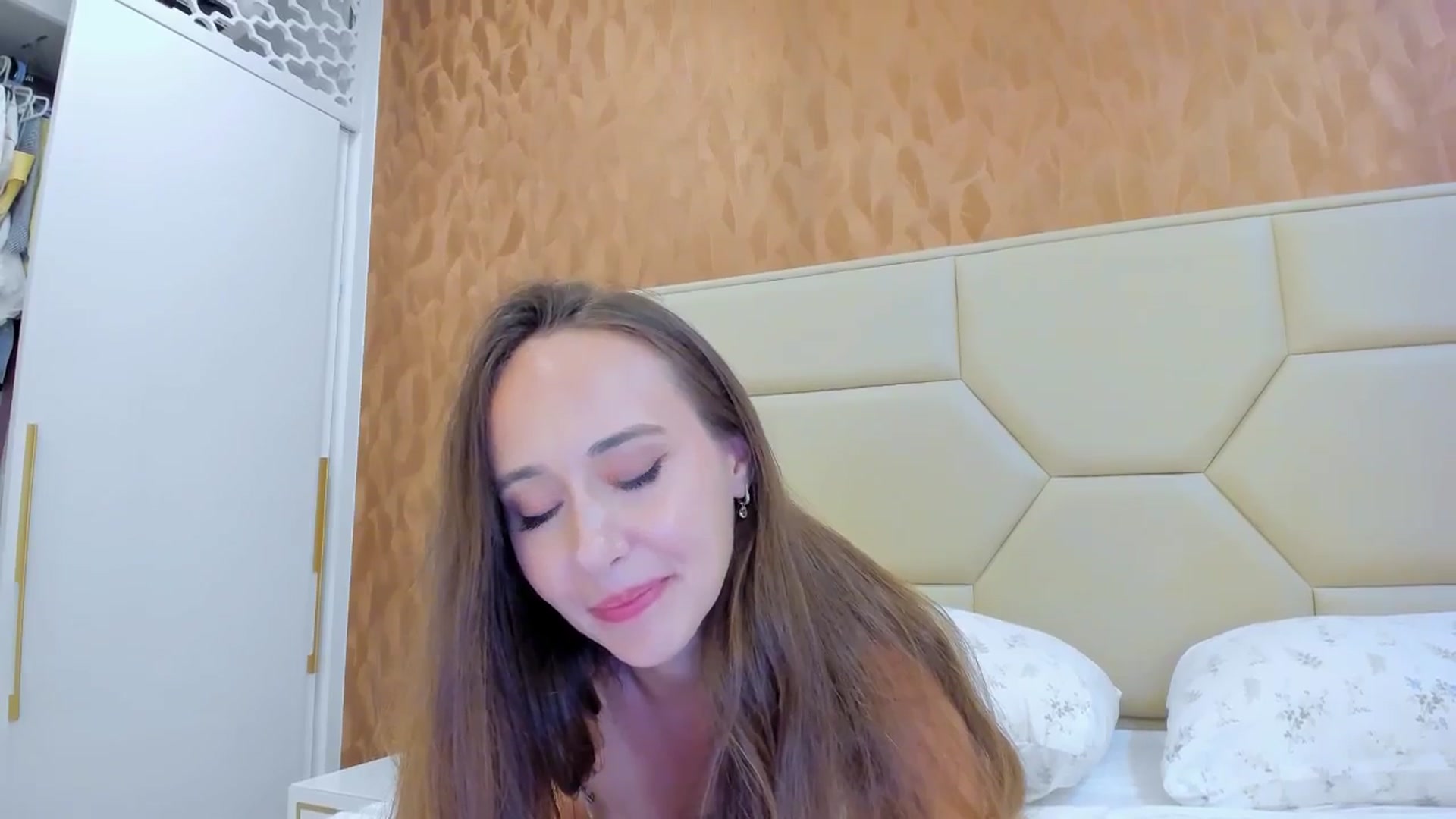 Gallery image thumbnail from BlushyAnna's myfreecams stream on, 09/27/2025, 14:00 image 16 of 20