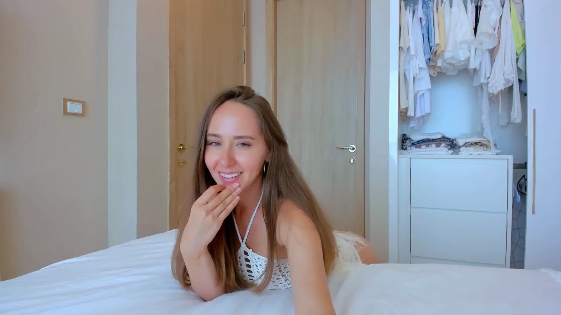 Gallery image thumbnail from BlushyAnna's myfreecams stream on, 10/19/2025, 08:21 image 15 of 20