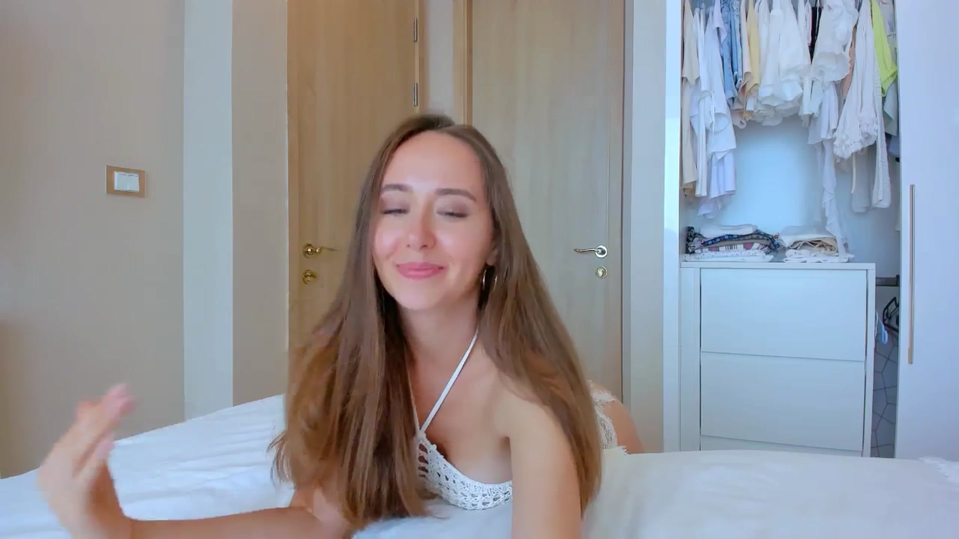 Gallery image thumbnail from BlushyAnna's myfreecams stream on, 10/19/2025, 08:21 image 10 of 20