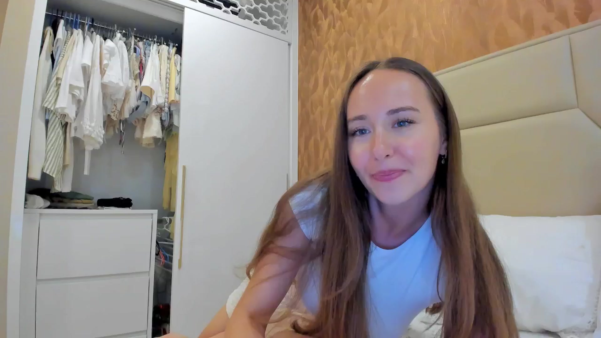 Gallery image thumbnail from BlushyAnna's myfreecams stream on, 12/28/2025, 09:41 image 1 of 20