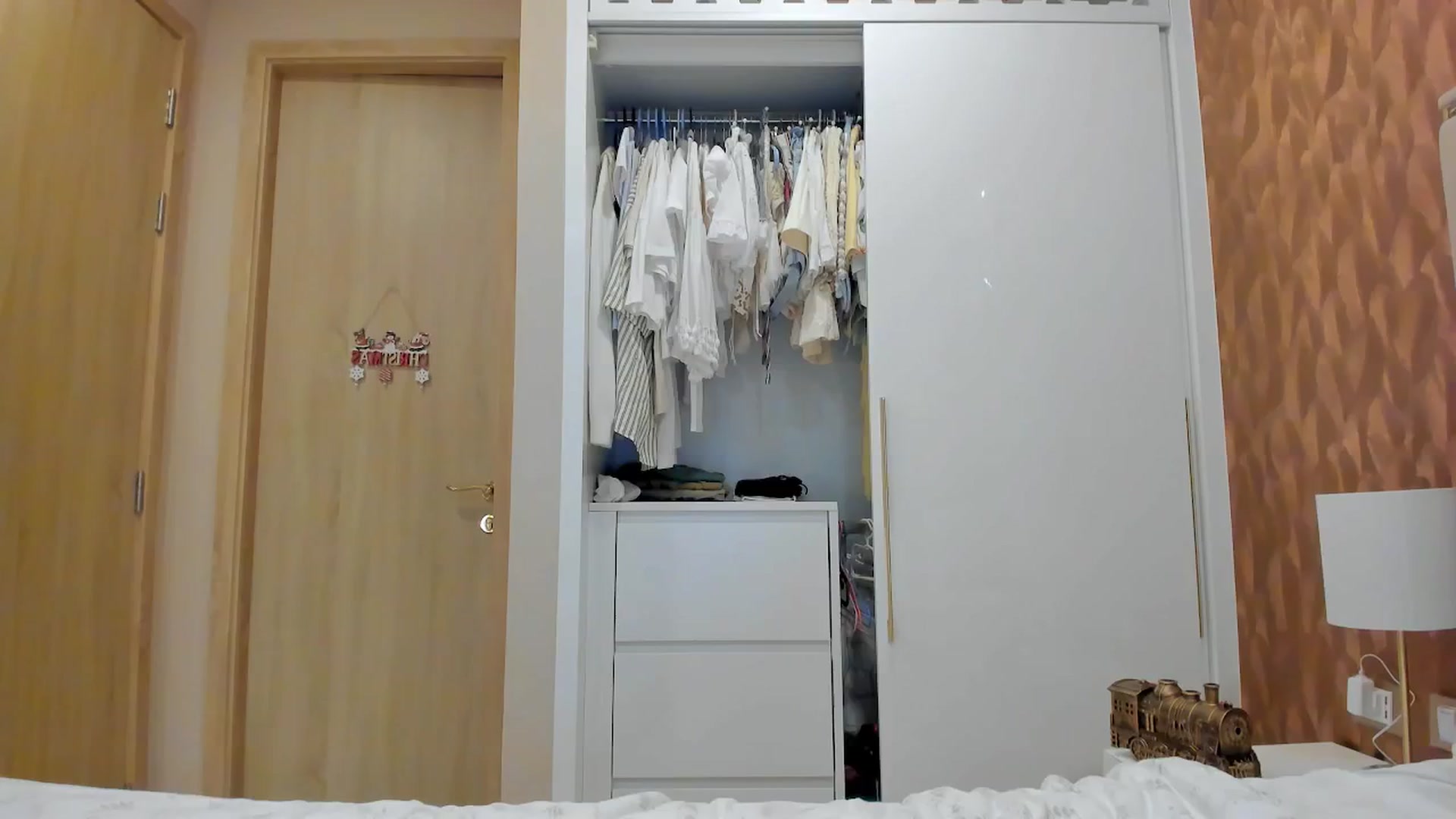 Gallery image thumbnail from BlushyAnna's myfreecams stream on, 12/28/2025, 09:41 image 11 of 20