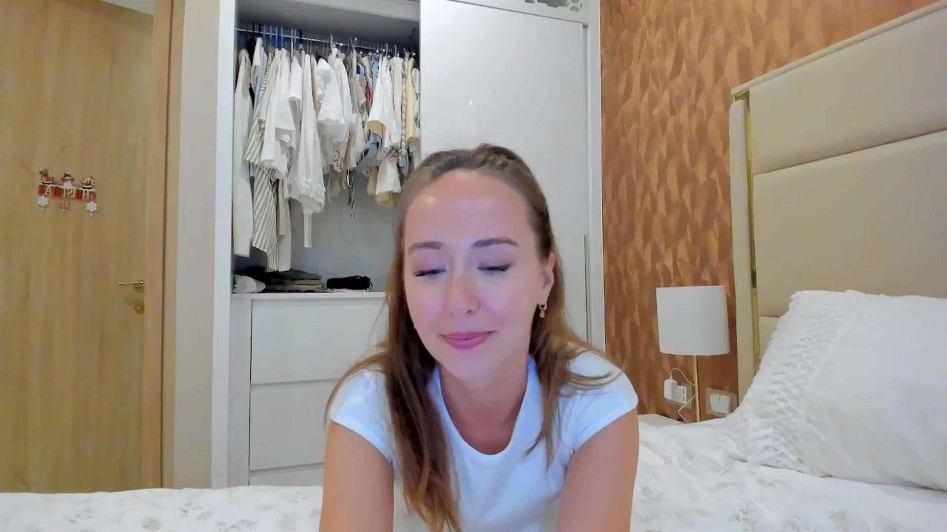 Gallery image thumbnail from BlushyAnna's myfreecams stream on, 12/28/2025, 09:41 image 4 of 20