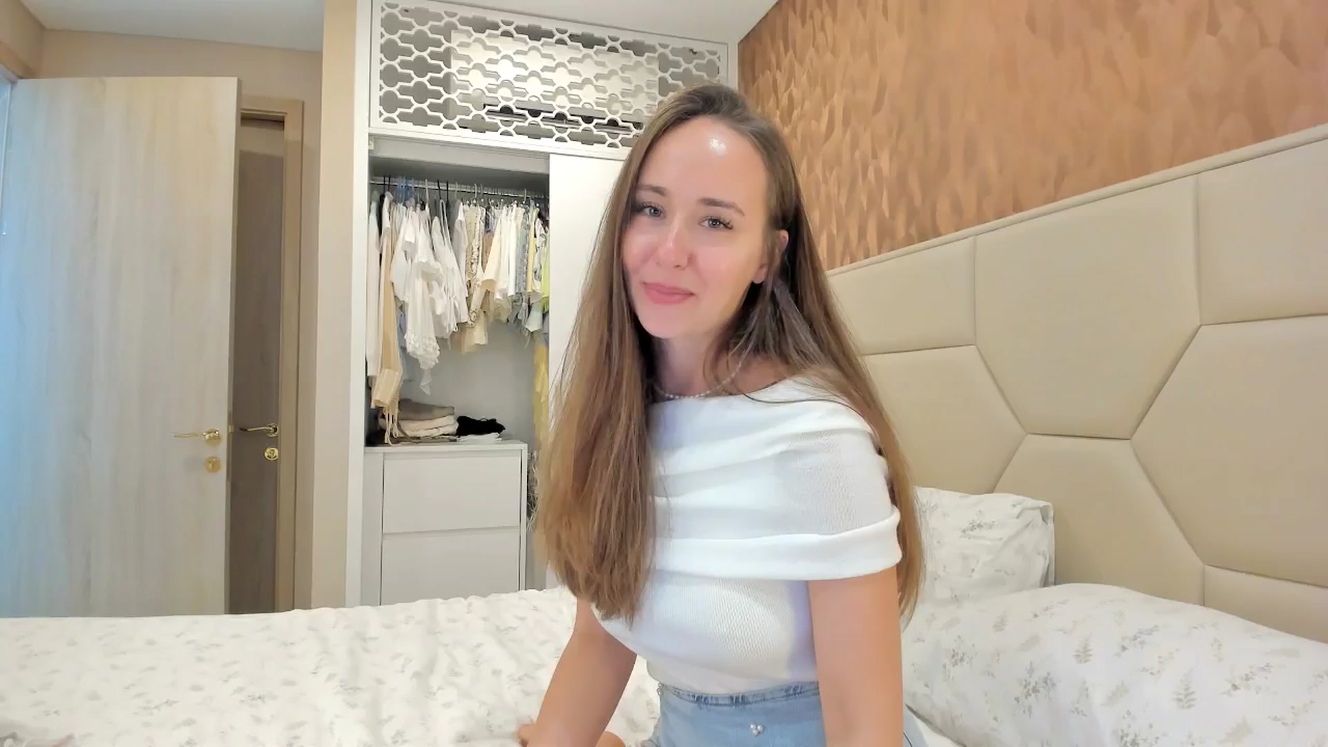 Gallery image thumbnail from BlushyAnna's myfreecams stream on, 01/26/2026, 08:02 image 11 of 20
