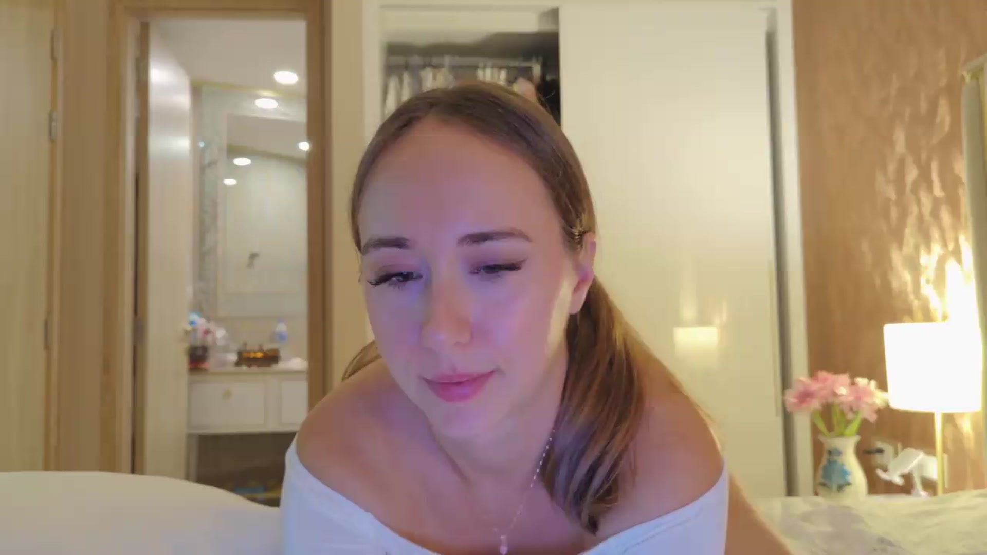 Gallery image thumbnail from BlushyAnna's myfreecams stream on, 05/25/2026, 05:49 image 1 of 20