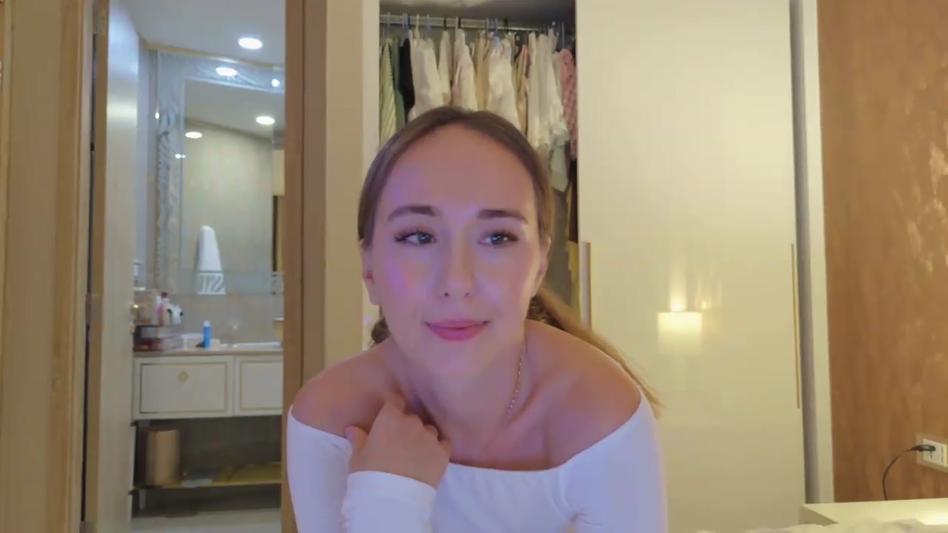 Gallery image thumbnail from BlushyAnna's myfreecams stream on, 06/21/2026, 13:42 image 19 of 20