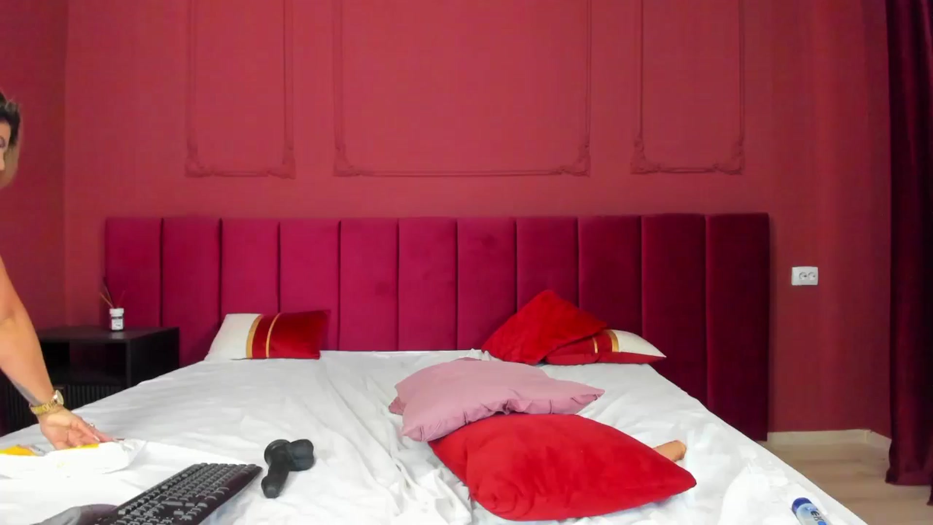 Gallery image thumbnail from Bo0ty_queen_'s myfreecams stream on, 06/18/2024, 10:30 image 5 of 20