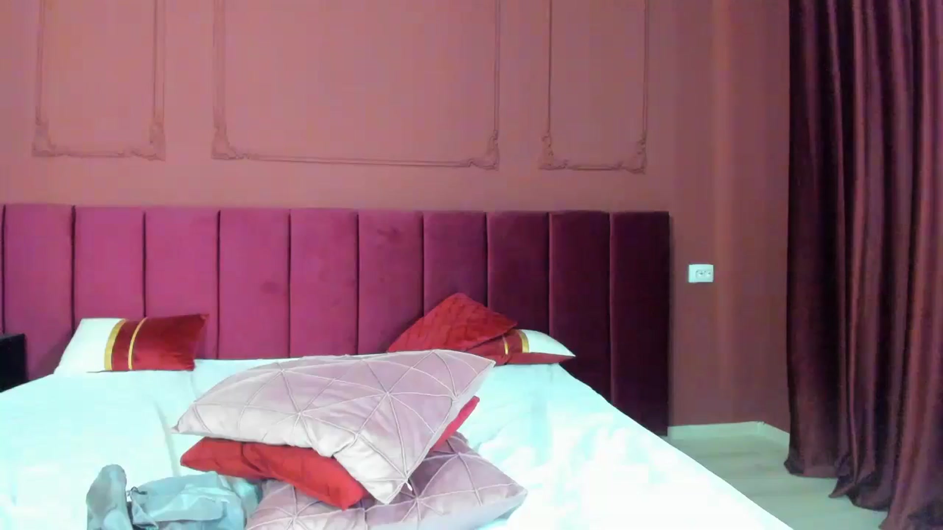 Gallery image thumbnail from Bo0ty_queen_'s myfreecams stream on, 06/18/2024, 12:03 image 18 of 20