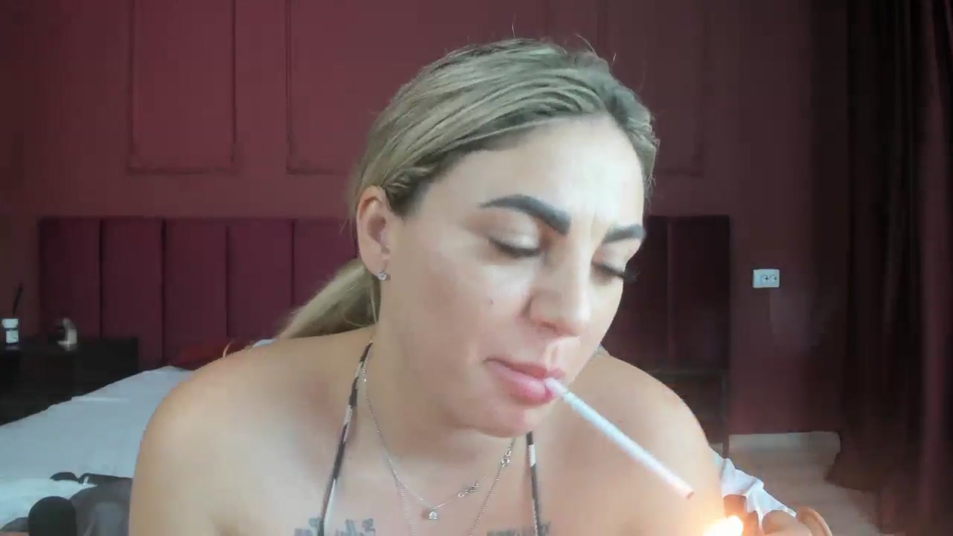 Gallery image thumbnail from Bo0ty_queen_'s myfreecams stream on, 10/07/2024, 12:17 image 3 of 20