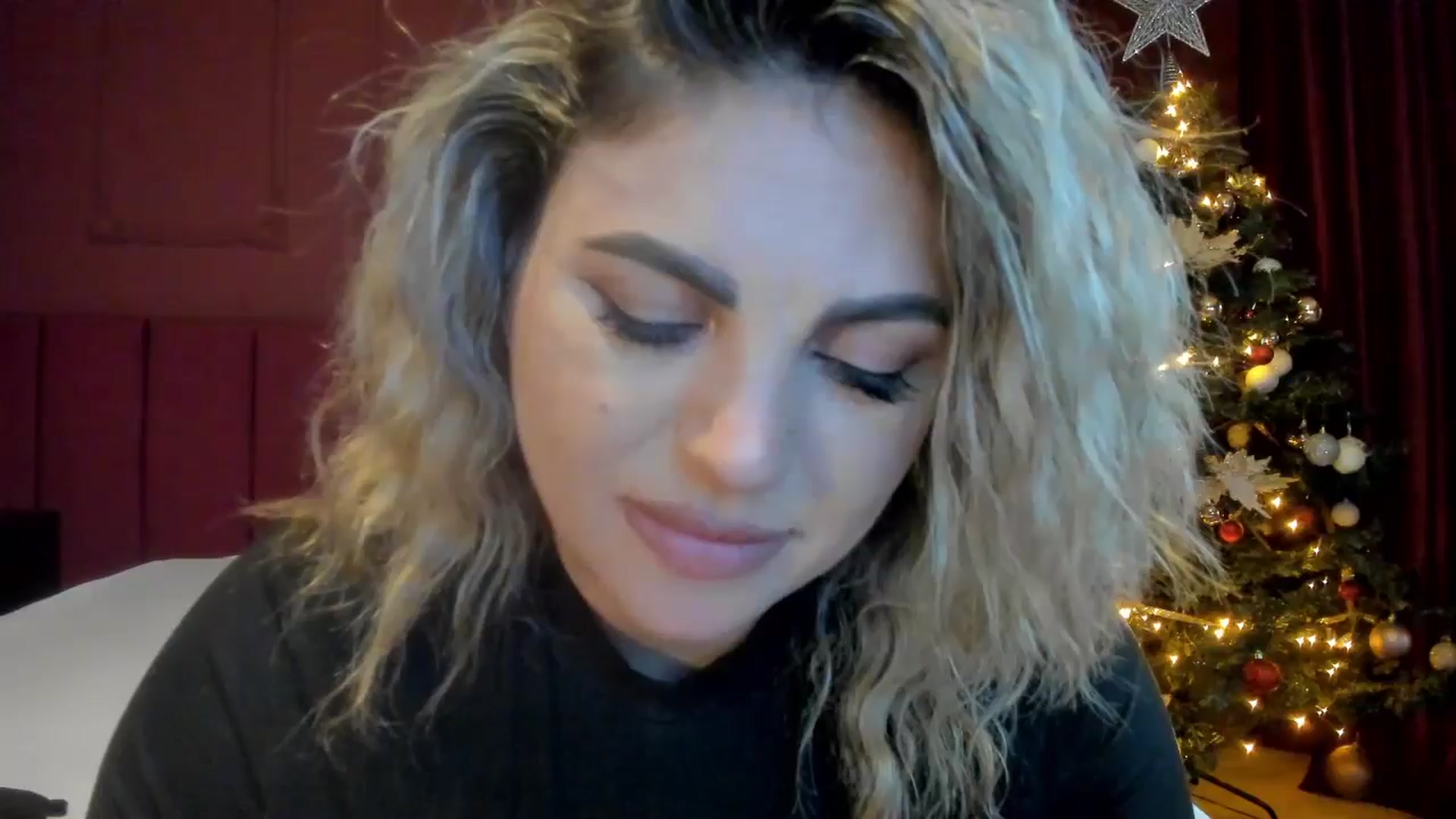 Gallery image thumbnail from Bo0ty_queen_'s myfreecams stream on, 12/08/2024, 13:08 image 5 of 20